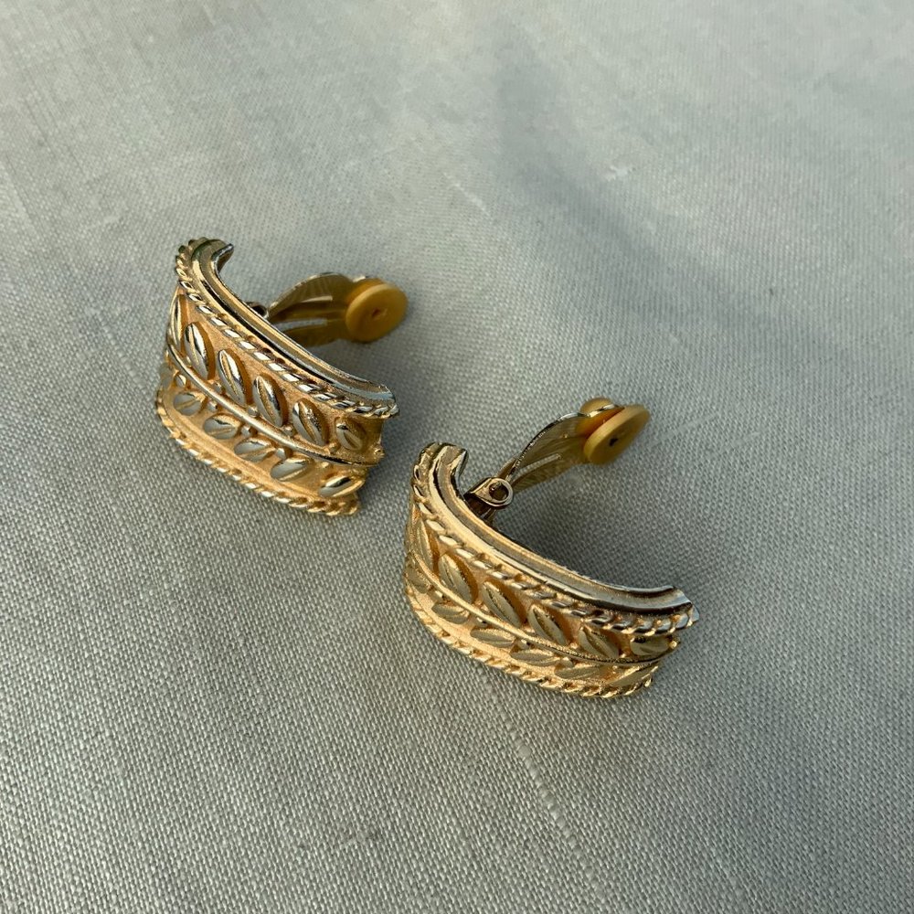 Vintage 80s Hobe Brushed Goldtone Clip On Statement Earrings